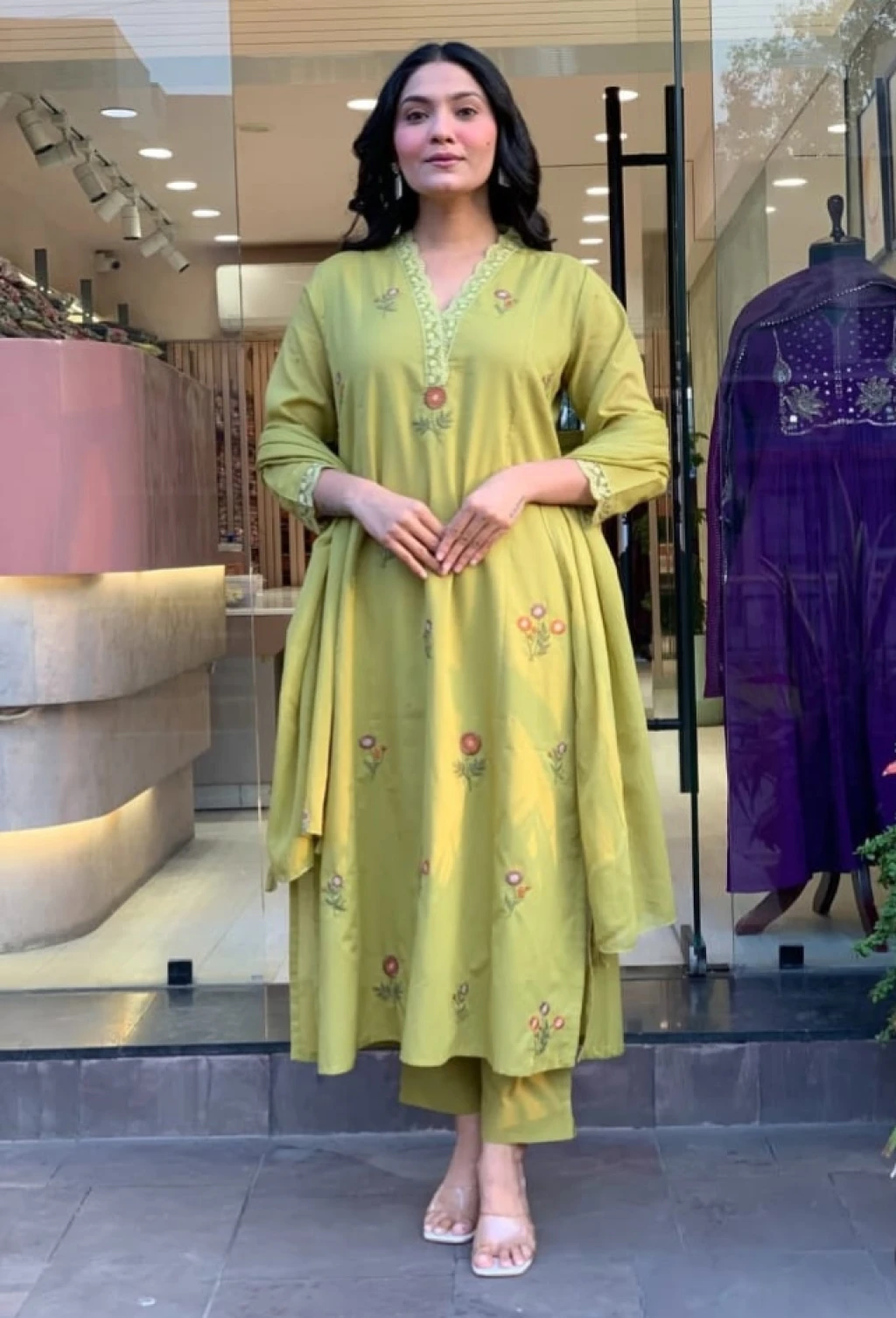 New straight  kurta 3 pcs set with new style in machin embroidery
