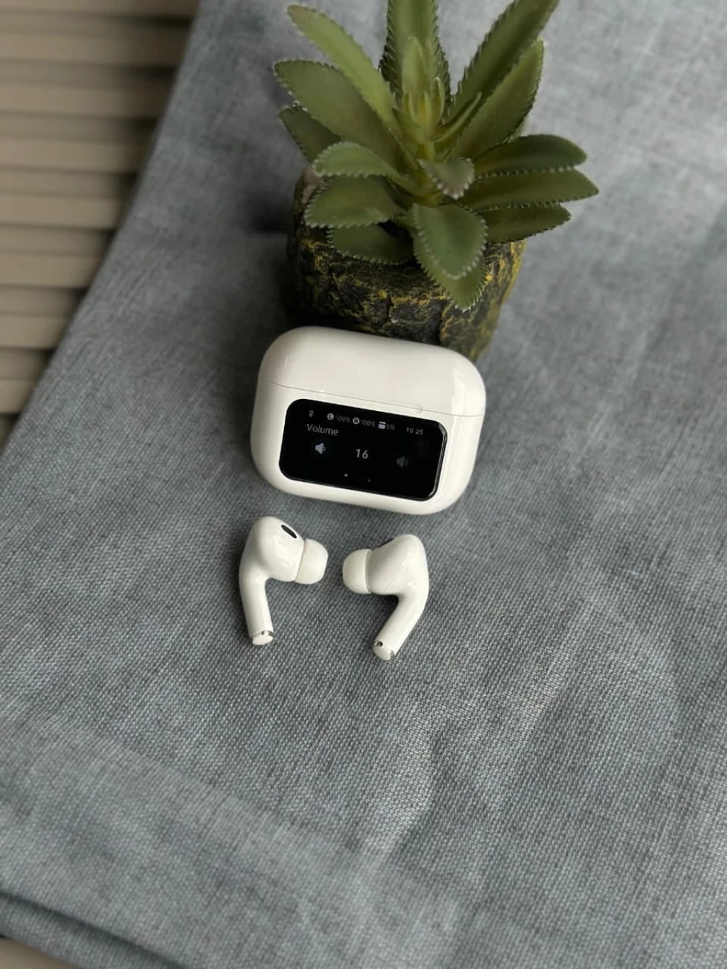 APPLE AIRPODS  MODEL - PRO 2 DISPLAY